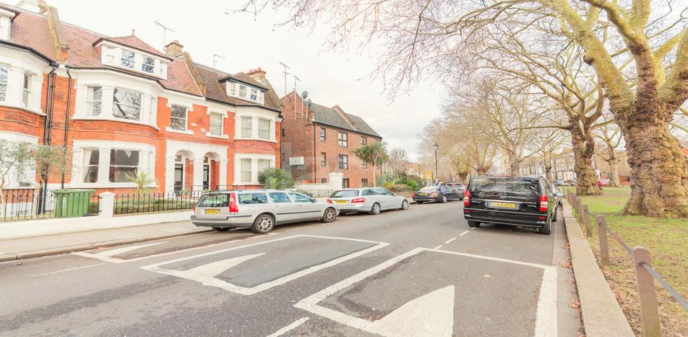 			RECENTLY REDECORATED, 1 Bedroom, 1 bath, 1 reception Apartment			 Brook Green, HAMMERSMITH